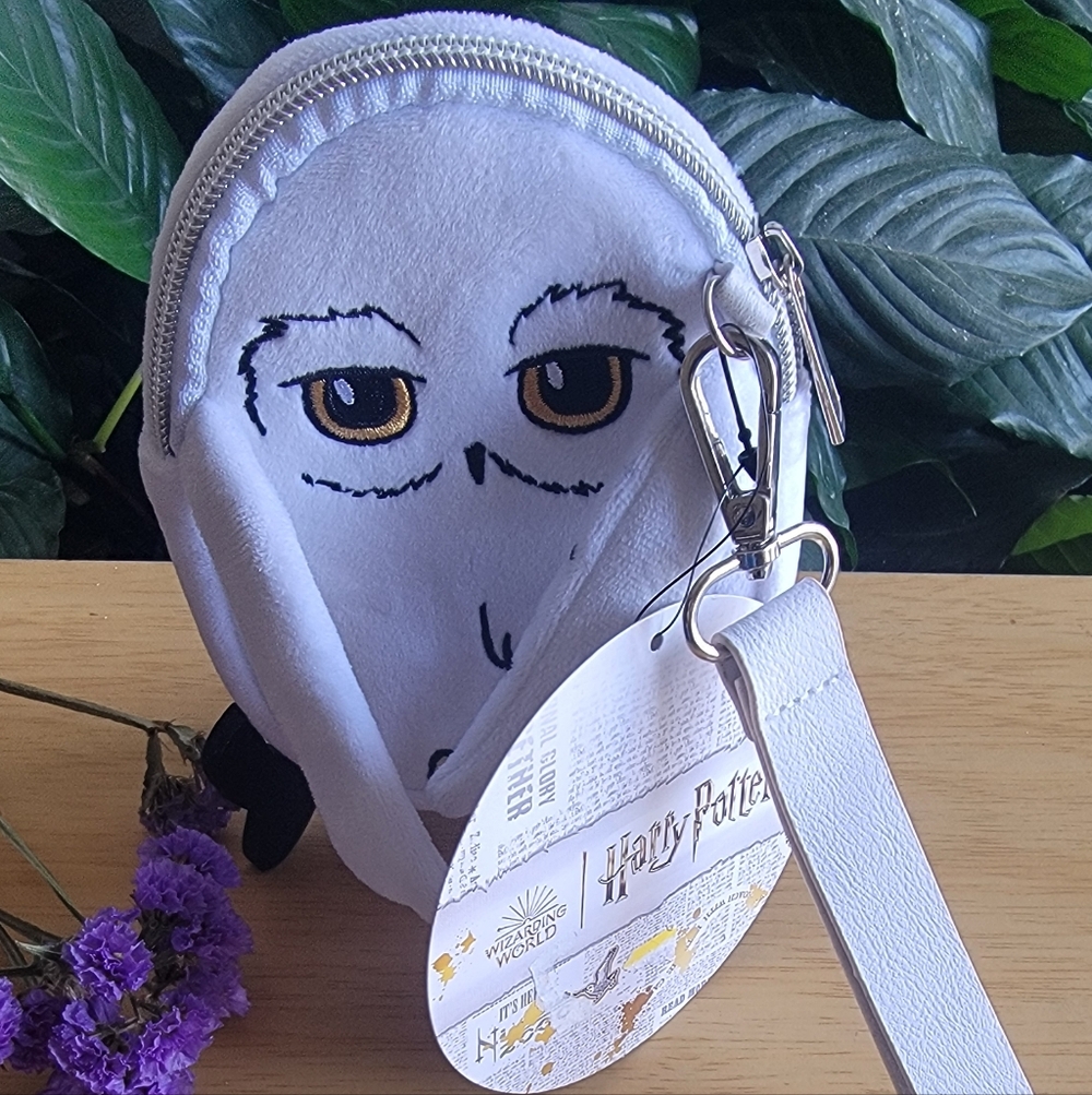 Wizarding World Harry Potter Owl Coin Purse/wristlet.